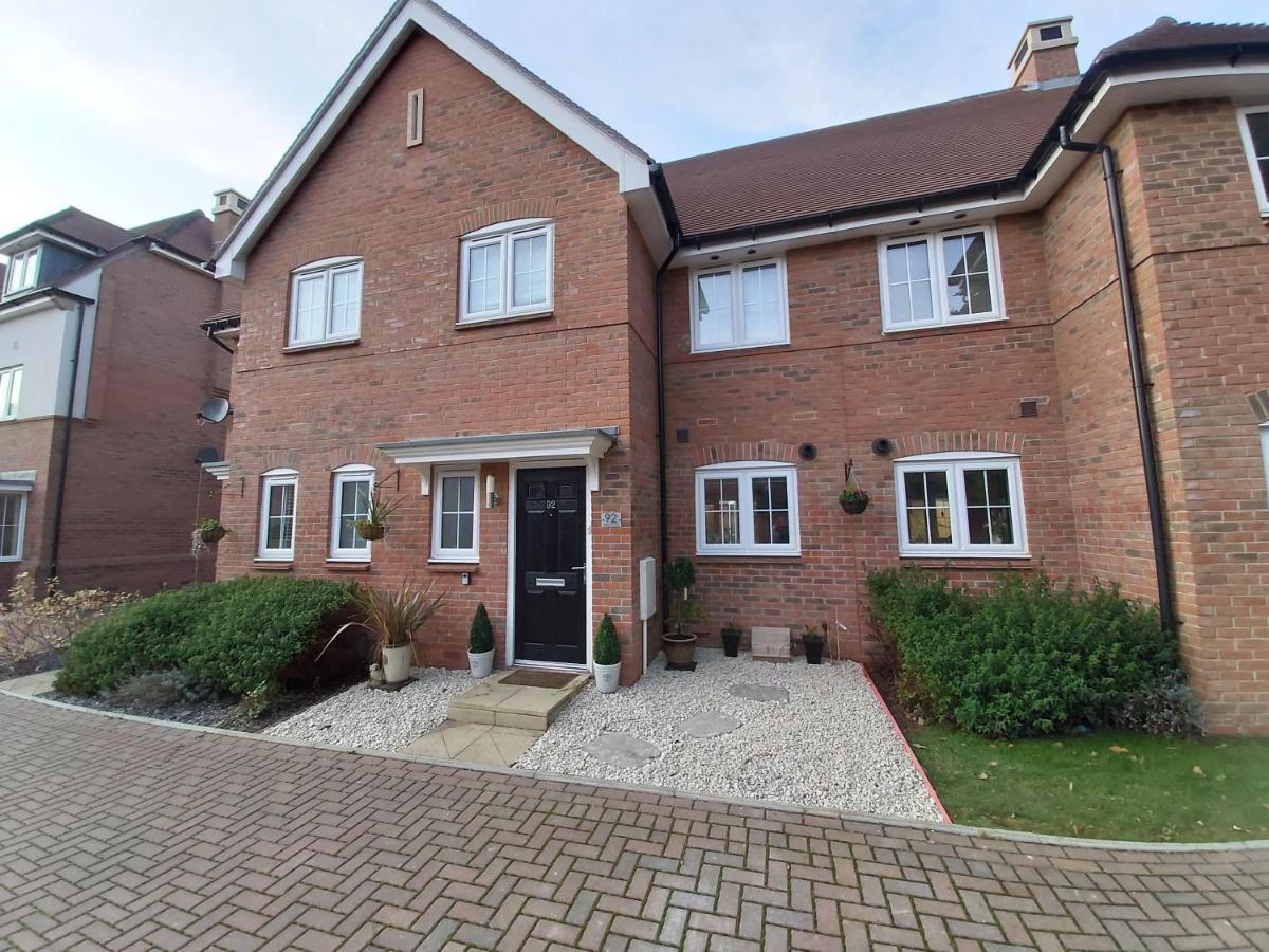 Secret Garden Apartment Faygate Exterior photo